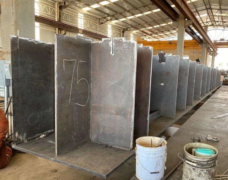 Elementos de acero fabricados en taller para el Trolebús Elevado